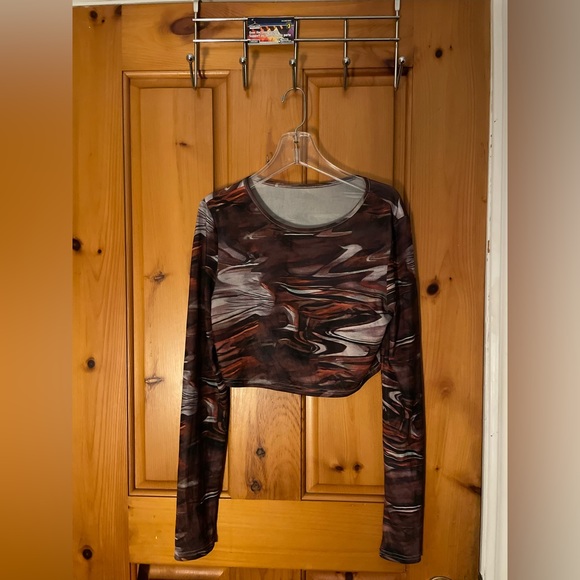 Long sleeve crop top, jumpsuit, pants and tracksuits. - Picture 10 of 12